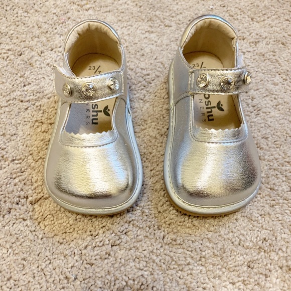 mooshu Other - Mooshu squeakers Mary Janes silver rhinestones
